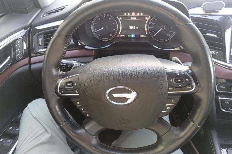 Used GAC Trumpchi GS8 2017 320T Two-Wheel Drive Luxury Smart Connectivity Version (7 Seats) Steering Wheel