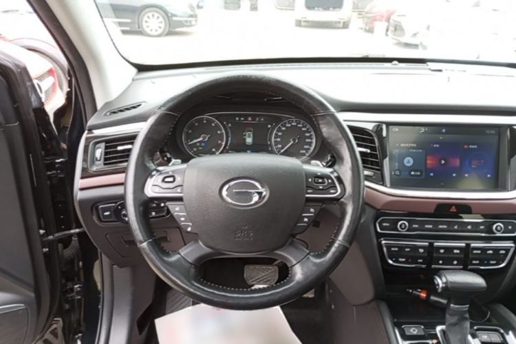 Used GAC Trumpchi GS8 2017 320T Two-Wheel Drive Luxury Smart Connectivity Version (7 Seats) Steering Wheel