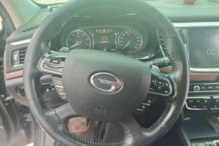 Used GAC Trumpchi GS8 2017 320T Two-Wheel Drive Luxury Smart Connectivity Version (7 Seats) Steering Wheel