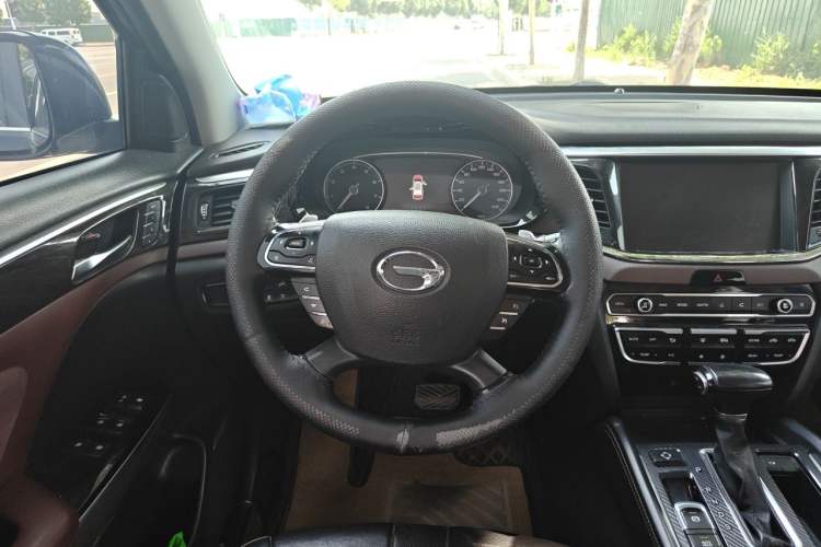 Used GAC Trumpchi GS8 2017 320T Two-Wheel Drive Luxury Smart Connectivity Version (7 Seats) Steering Wheel