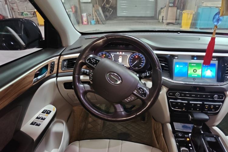 Used GAC Trumpchi GS8 2017 320T Two-Wheel Drive Luxury Smart Connectivity Version (7 Seats) Steering Wheel
