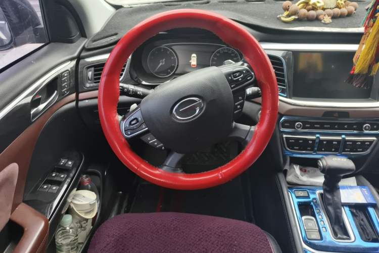 Used GAC Trumpchi GS8 2017 320T Two-Wheel Drive Luxury Smart Connectivity Version (7 Seats) Steering Wheel