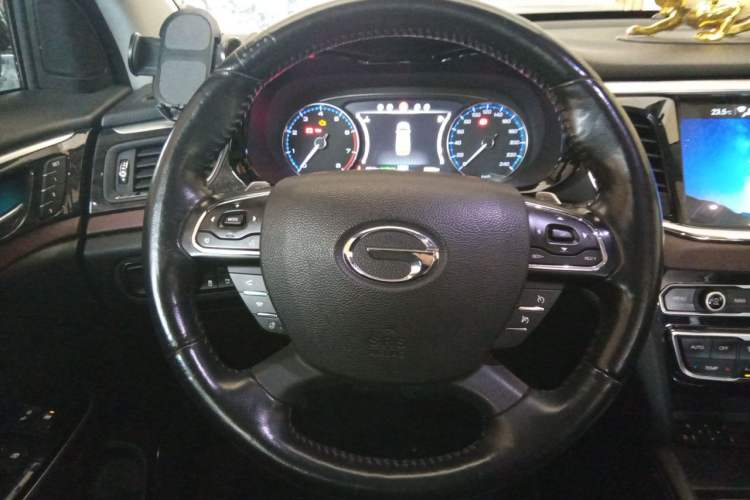 Used GAC Trumpchi GS8 2017 320T Two-Wheel Drive Luxury Smart Connectivity Version (7 Seats) Steering Wheel