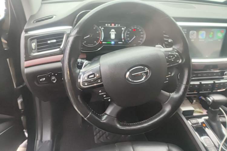 Used GAC Trumpchi GS8 2017 320T Two-Wheel Drive Luxury Smart Connectivity Version (7 Seats) Steering Wheel