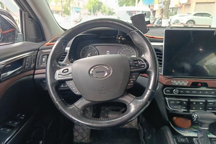 Used GAC Trumpchi GS8 2017 320T Two-Wheel Drive Luxury Smart Connectivity Version (7 Seats) Steering Wheel