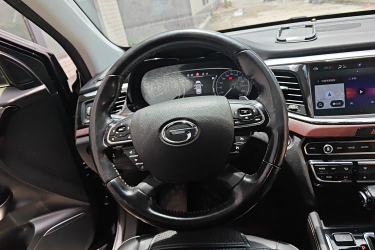 Used GAC Trumpchi GS8 2017 320T Two-Wheel Drive Luxury Smart Connectivity Version (7 Seats) Steering Wheel