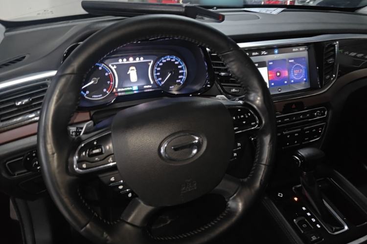 Used GAC Trumpchi GS8 2017 320T Two-Wheel Drive Luxury Smart Connectivity Version (7 Seats) Steering Wheel