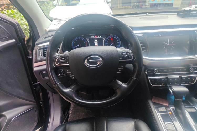 Used GAC Trumpchi GS8 2017 320T Two-Wheel Drive Luxury Smart Connectivity Version (7 Seats) Steering Wheel