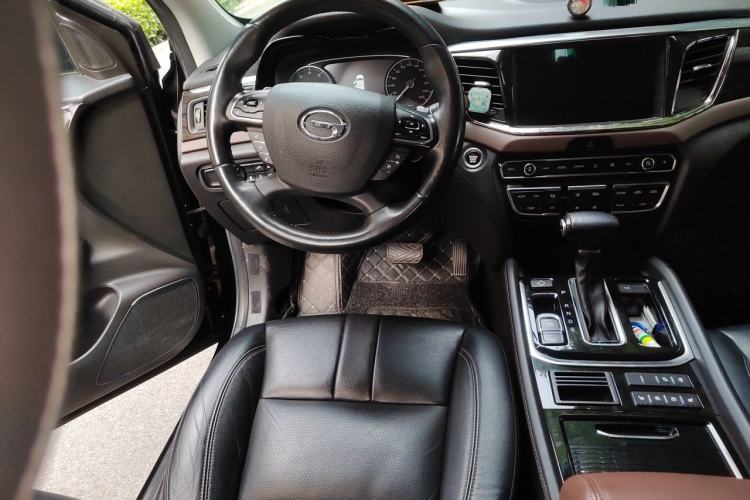 Used GAC Trumpchi GS8 2017 320T Two-Wheel Drive Luxury Smart Connectivity Version (7 Seats) Steering Wheel