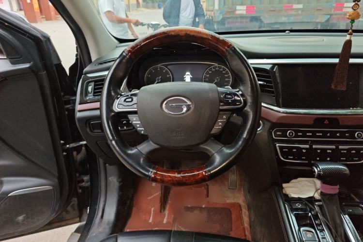Used GAC Trumpchi GS8 2017 320T Two-Wheel Drive Luxury Smart Connectivity Version (7 Seats) Steering Wheel