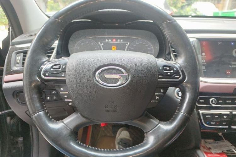 Used GAC Trumpchi GS8 2017 320T Two-Wheel Drive Luxury Smart Connectivity Version (7 Seats) Steering Wheel