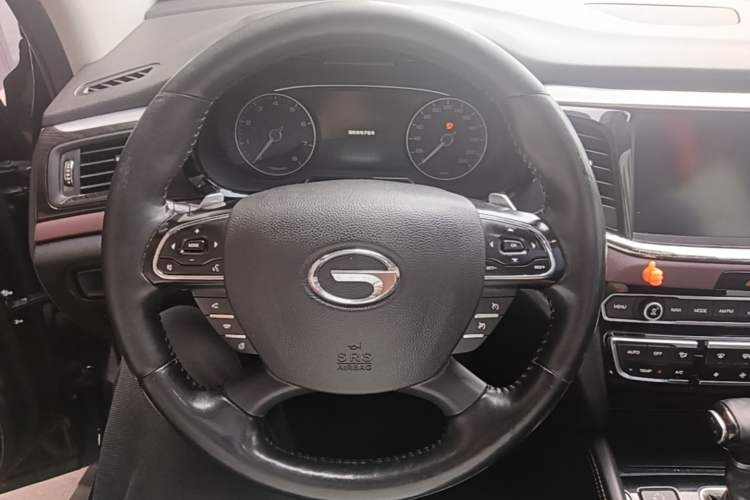 Used GAC Trumpchi GS8 2017 320T Two-Wheel Drive Luxury Smart Connectivity Version (7 Seats) Steering Wheel