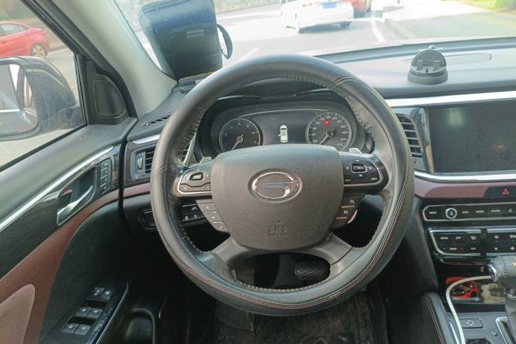 Used GAC Trumpchi GS8 2017 320T Two-Wheel Drive Luxury Smart Connectivity Version (7 Seats) Steering Wheel