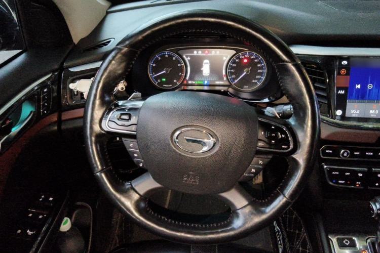 Used GAC Trumpchi GS8 2017 320T Two-Wheel Drive Luxury Smart Connectivity Version (7 Seats) Steering Wheel