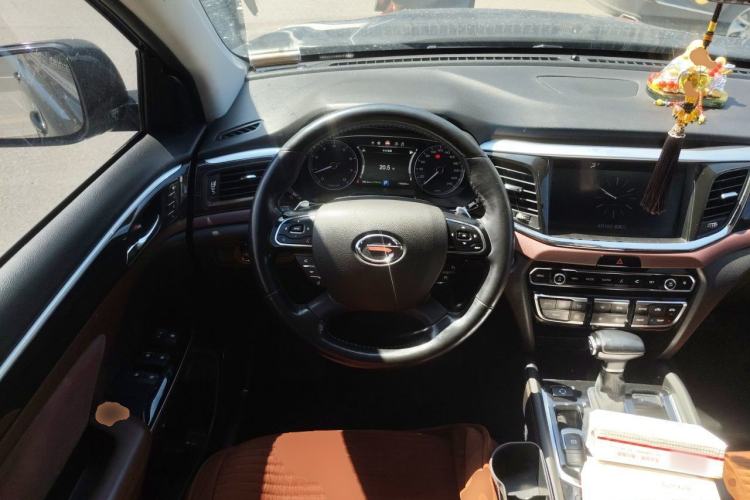 Used GAC Trumpchi GS8 2017 320T Two-Wheel Drive Luxury Smart Connectivity Version (7 Seats) Steering Wheel