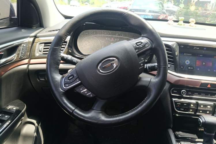 Used GAC Trumpchi GS8 2017 320T Two-Wheel Drive Luxury Smart Connectivity Version (7 Seats) Steering Wheel