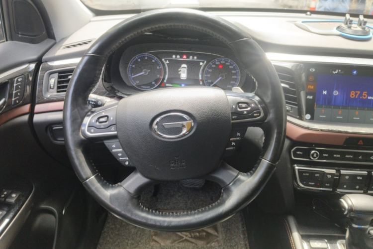Used GAC Trumpchi GS8 2017 320T Two-Wheel Drive Luxury Smart Connectivity Version (7 Seats) Steering Wheel