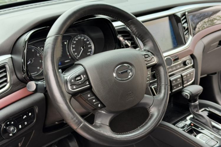Used GAC Trumpchi GS8 2017 320T Two-Wheel Drive Luxury Smart Connectivity Version (7 Seats) Steering Wheel