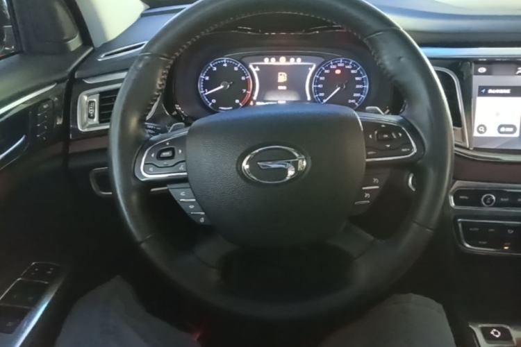 Used GAC Trumpchi GS8 2017 320T Two-Wheel Drive Luxury Smart Connectivity Version (7 Seats) Steering Wheel