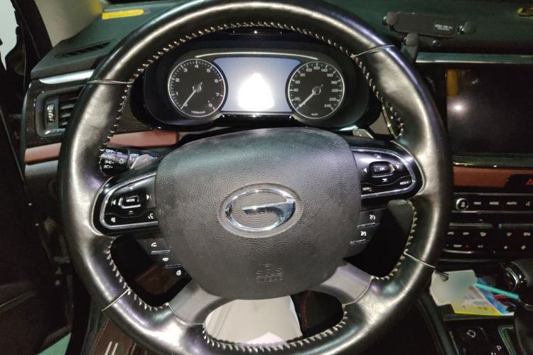 Used GAC Trumpchi GS8 2017 320T Two-Wheel Drive Luxury Smart Connectivity Version (7 Seats) Steering Wheel