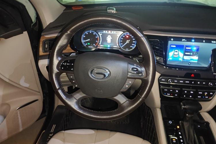 Used GAC Trumpchi GS8 2017 320T Two-Wheel Drive Luxury Smart Connectivity Version (7 Seats) Steering Wheel
