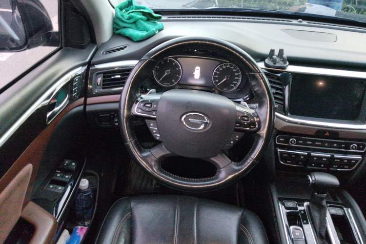 Used GAC Trumpchi GS8 2017 320T Two-Wheel Drive Luxury Smart Connectivity Version (7 Seats) Steering Wheel