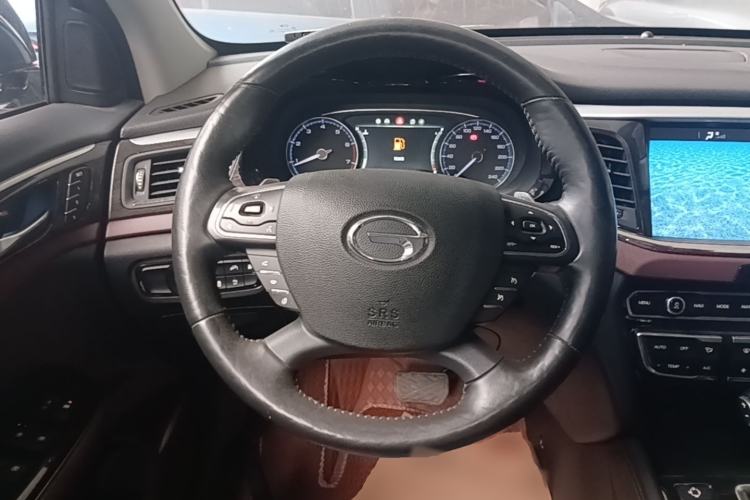 Used GAC Trumpchi GS8 2017 320T Two-Wheel Drive Luxury Smart Connectivity Version (7 Seats) Steering Wheel