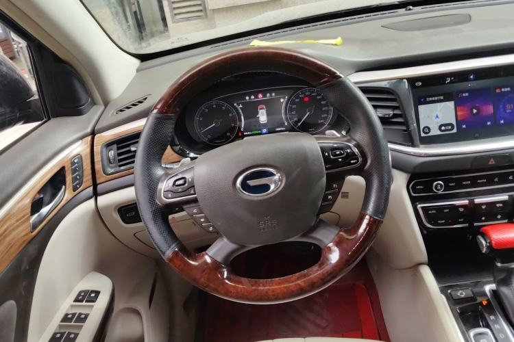 Used GAC Trumpchi GS8 2017 320T Two-Wheel Drive Luxury Smart Connectivity Version (7 Seats) Steering Wheel