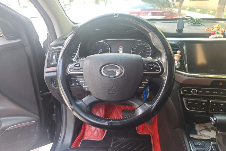 Used GAC Trumpchi GS8 2017 320T Two-Wheel Drive Luxury Smart Connectivity Version (7 Seats) Steering Wheel