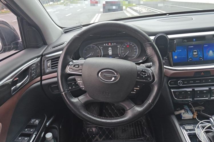 Used GAC Trumpchi GS8 2017 320T Two-Wheel Drive Luxury Smart Connectivity Version (7 Seats) Steering Wheel