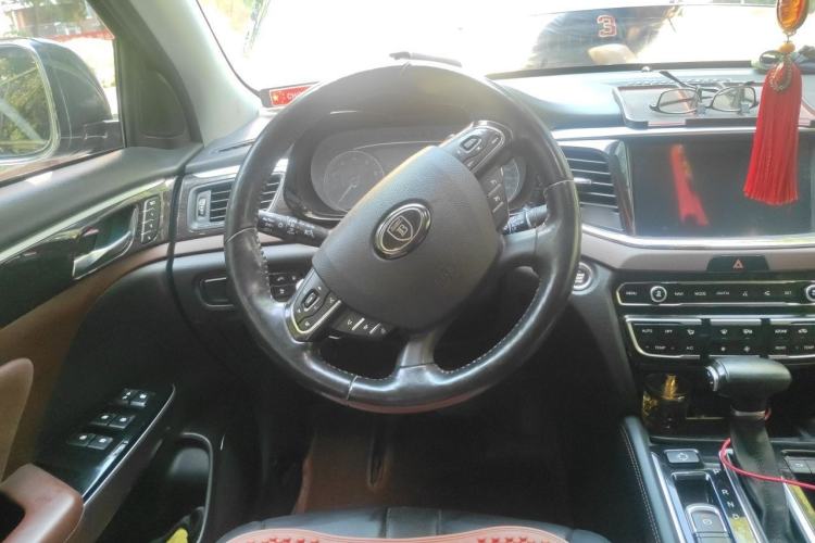 Used GAC Trumpchi GS8 2017 320T Two-Wheel Drive Luxury Smart Connectivity Version (7 Seats) Steering Wheel