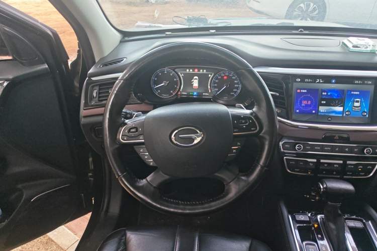 Used GAC Trumpchi GS8 2017 320T Two-Wheel Drive Luxury Smart Connectivity Version (7 Seats) Steering Wheel