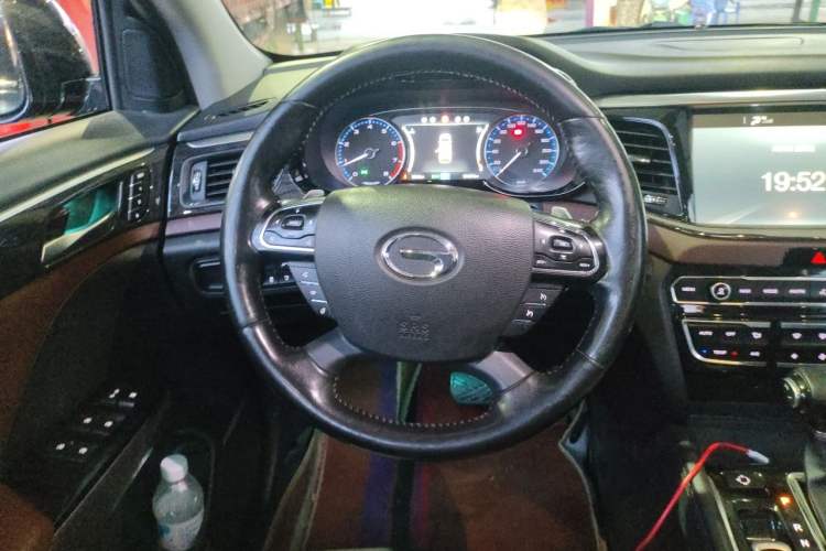 Used GAC Trumpchi GS8 2017 320T Two-Wheel Drive Luxury Smart Connectivity Version (7 Seats) Steering Wheel