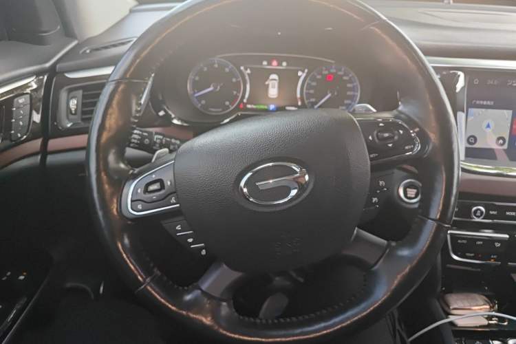 Used GAC Trumpchi GS8 2017 320T Two-Wheel Drive Luxury Smart Connectivity Version (7 Seats) Steering Wheel