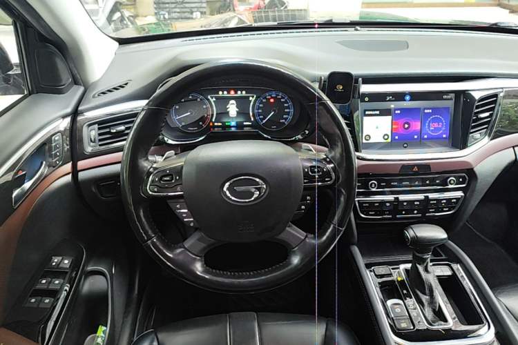 Used GAC Trumpchi GS8 2017 320T Two-Wheel Drive Luxury Smart Connectivity Version (7 Seats) Steering Wheel