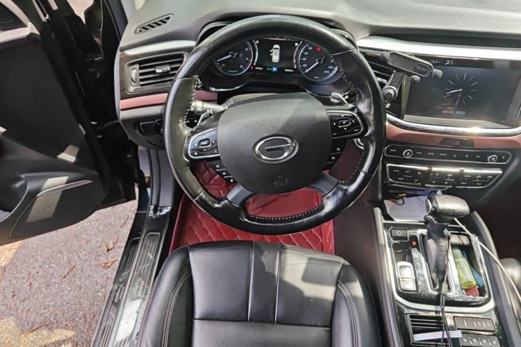 Used GAC Trumpchi GS8 2017 320T Two-Wheel Drive Luxury Smart Connectivity Version (7 Seats) Steering Wheel