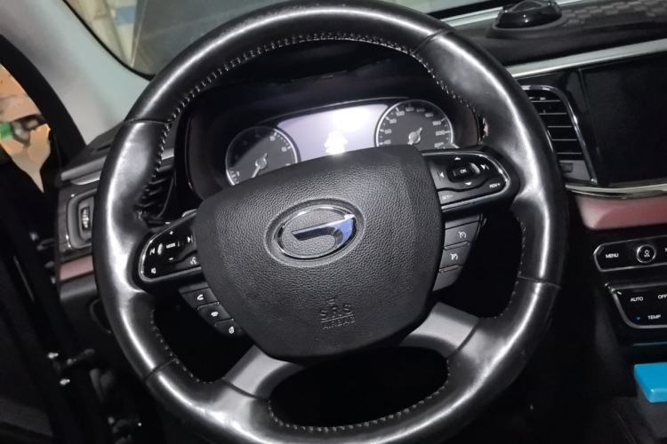 Used GAC Trumpchi GS8 2017 320T Two-Wheel Drive Luxury Smart Connectivity Version (7 Seats) Steering Wheel