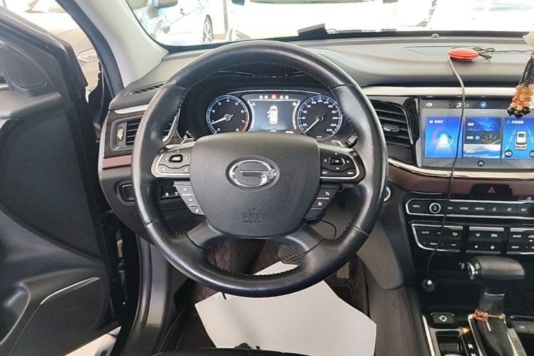 Used GAC Trumpchi GS8 2017 320T Two-Wheel Drive Luxury Smart Connectivity Version (7 Seats) Steering Wheel