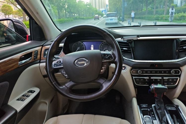 Used GAC Trumpchi GS8 2017 320T Two-Wheel Drive Luxury Smart Connectivity Version (7 Seats) Steering Wheel