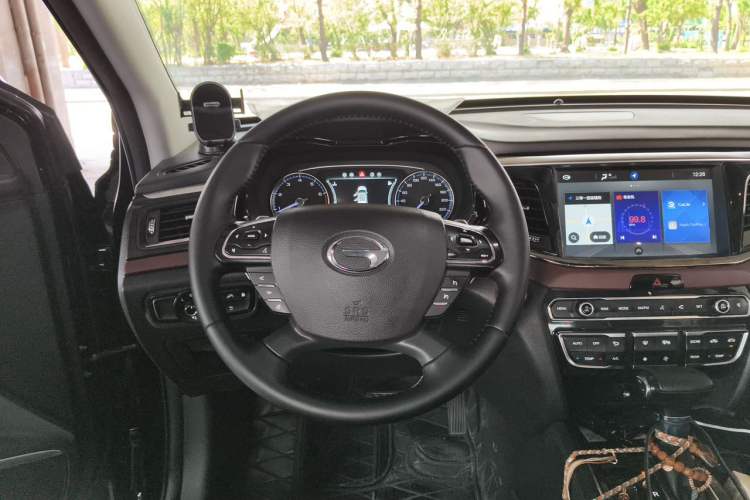 Used GAC Trumpchi GS8 2017 320T Two-Wheel Drive Luxury Smart Connectivity Version (7 Seats) Steering Wheel