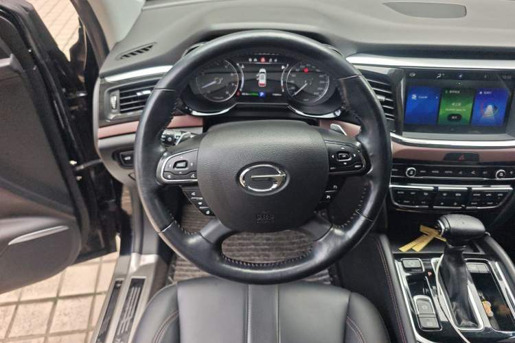 Used GAC Trumpchi GS8 2017 320T Two-Wheel Drive Luxury Smart Connectivity Version (7 Seats) Steering Wheel