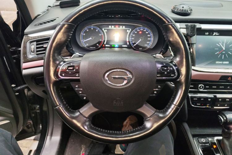 Used GAC Trumpchi GS8 2017 320T Two-Wheel Drive Luxury Smart Connectivity Version (7 Seats) Steering Wheel