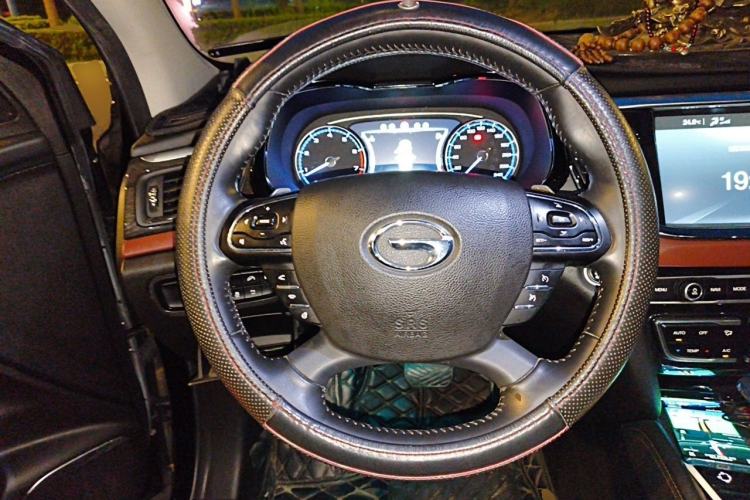 Used GAC Trumpchi GS8 2017 320T Two-Wheel Drive Luxury Smart Connectivity Version (7 Seats) Steering Wheel