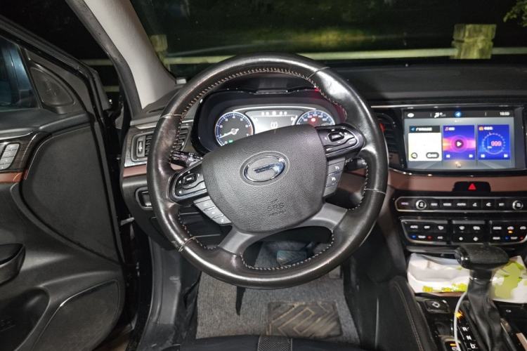 Used GAC Trumpchi GS8 2017 320T Two-Wheel Drive Luxury Smart Connectivity Version (7 Seats) Steering Wheel