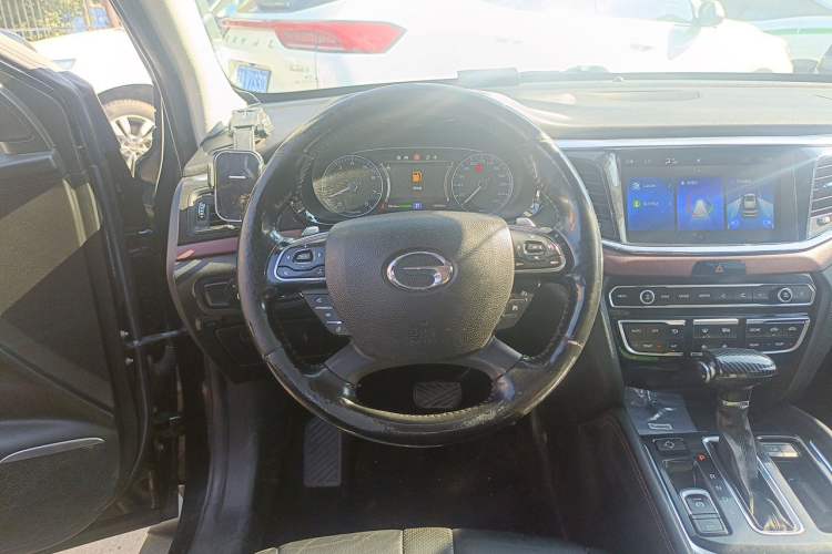 Used GAC Trumpchi GS8 2017 320T Two-Wheel Drive Luxury Smart Connectivity Version (7 Seats) Steering Wheel