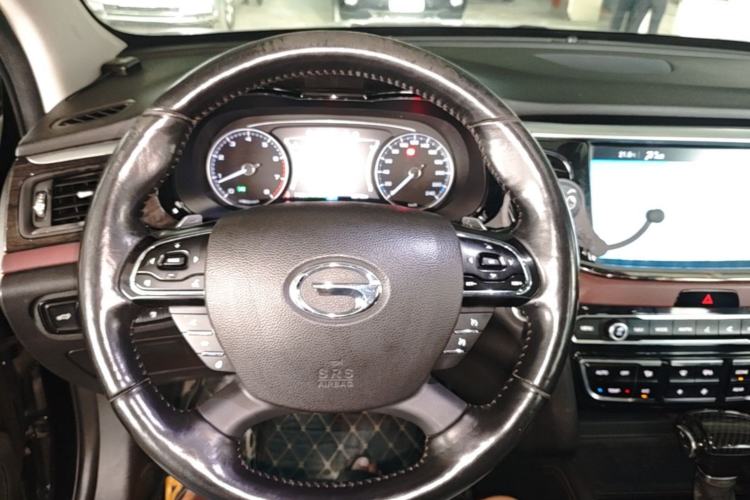 Used GAC Trumpchi GS8 2017 320T Two-Wheel Drive Luxury Smart Connectivity Version (7 Seats) Steering Wheel