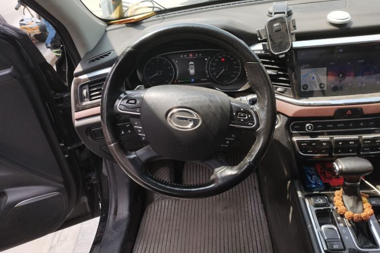 Used GAC Trumpchi GS8 2017 320T Two-Wheel Drive Luxury Smart Connectivity Version (7 Seats) Steering Wheel