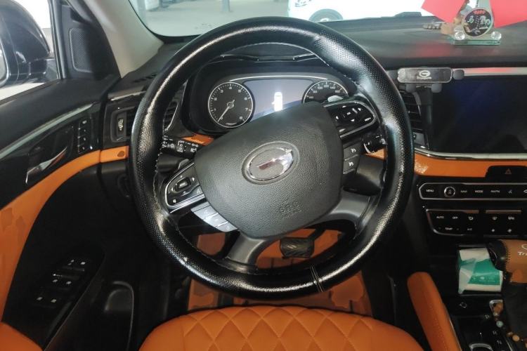 Used GAC Trumpchi GS8 2017 320T Two-Wheel Drive Luxury Smart Connectivity Version (7 Seats) Steering Wheel