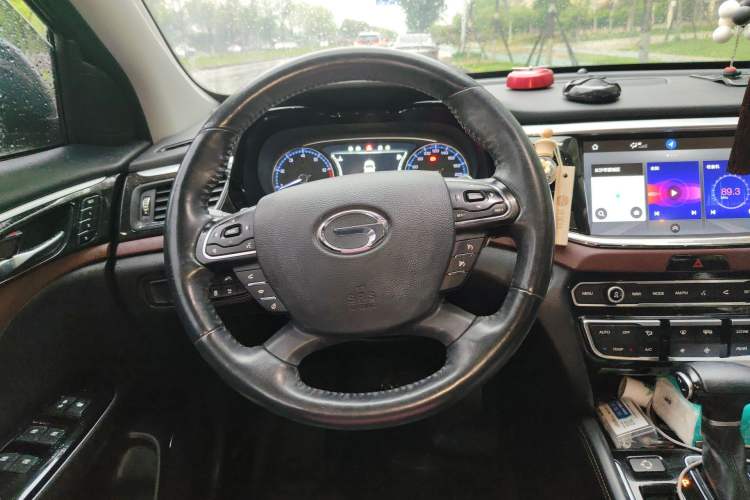 Used GAC Trumpchi GS8 2017 320T Two-Wheel Drive Luxury Smart Connectivity Version (7 Seats) Steering Wheel