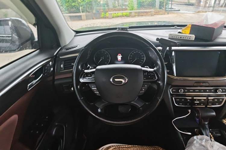 Used GAC Trumpchi GS8 2017 320T Two-Wheel Drive Luxury Smart Connectivity Version (7 Seats) Steering Wheel